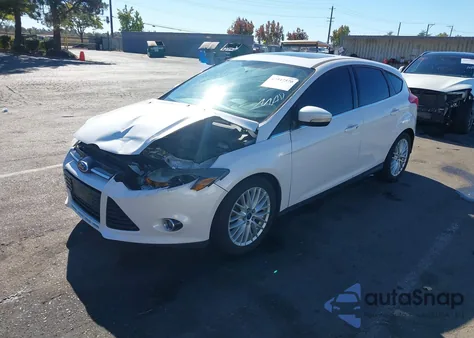 2013 Ford Focus Titanium z USA, uszkodzony, nr VIN 1FADP3N28DL256874